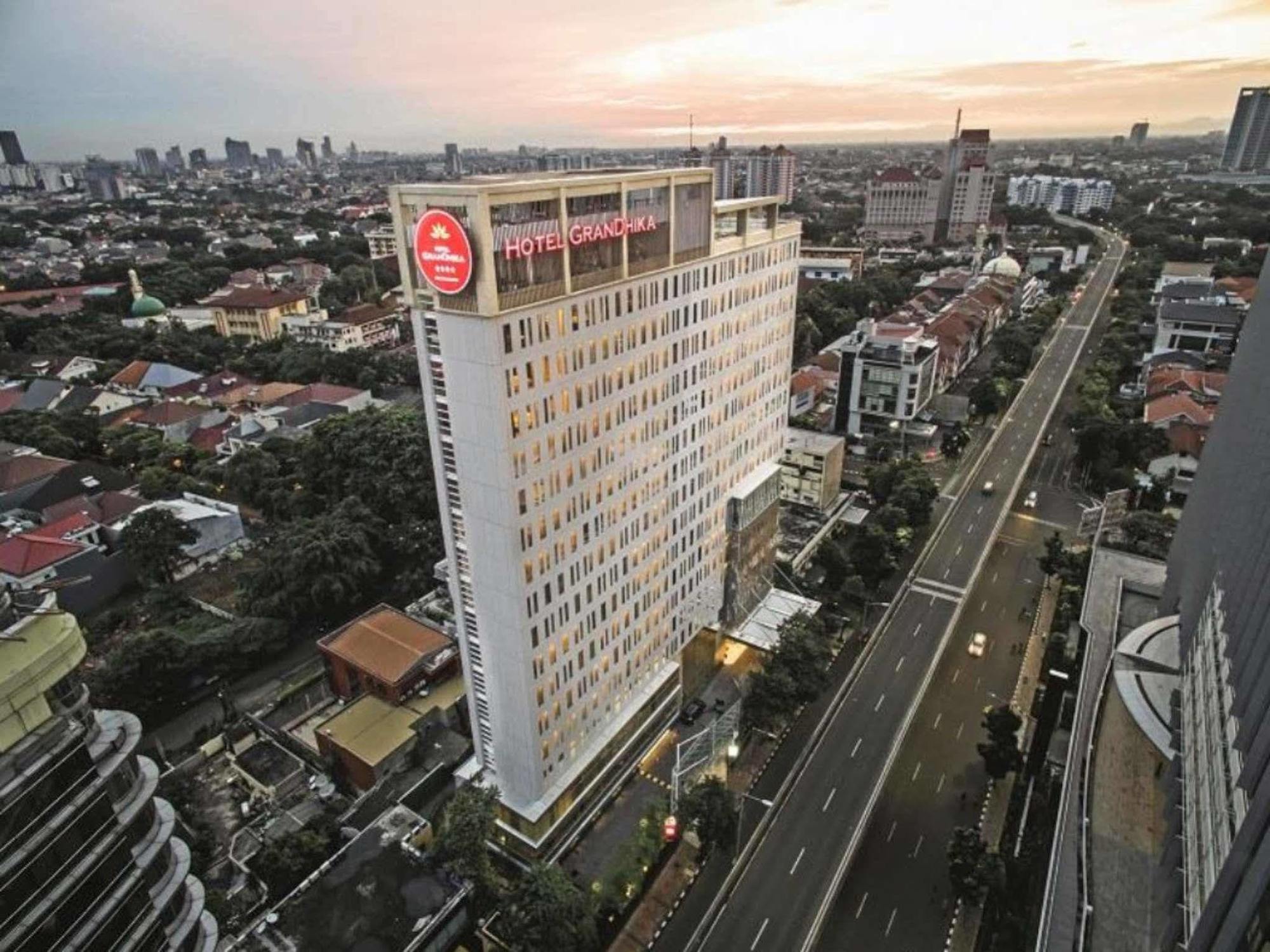 Hotel Grandhika Iskandarsyah Jacarta Exterior foto